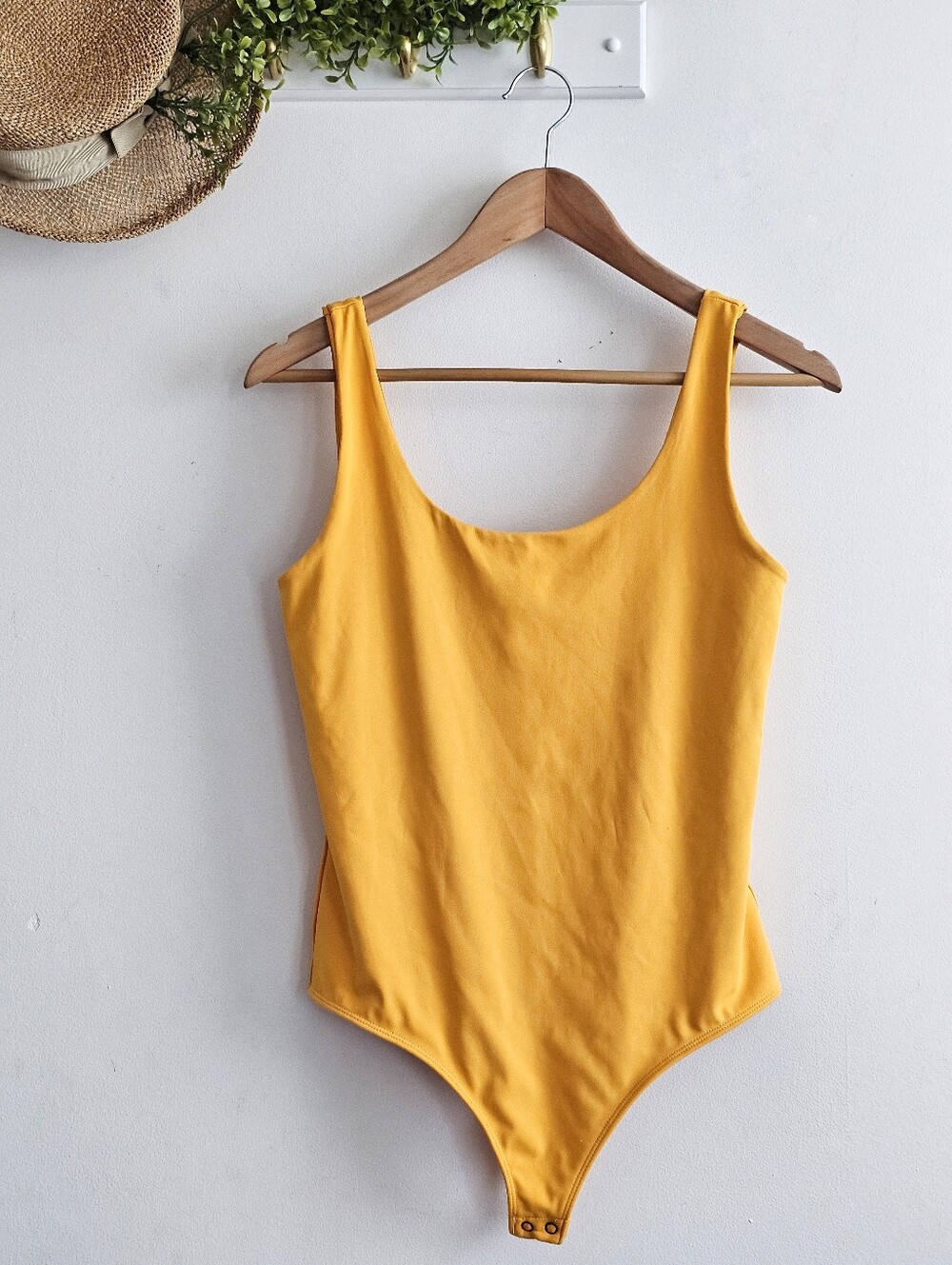 Express Body Contour High Compression Scoop Neck Thong Bodysuit Yellow M